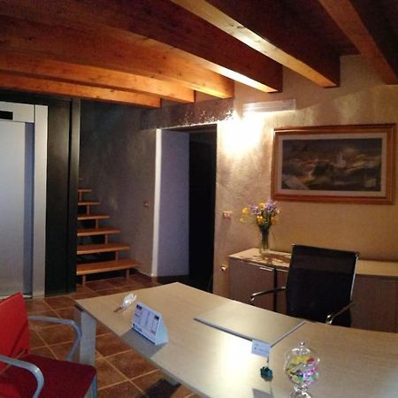 לינה וארוחת בוקר Ittireddu La Casa Del Borgo מראה חיצוני תמונה